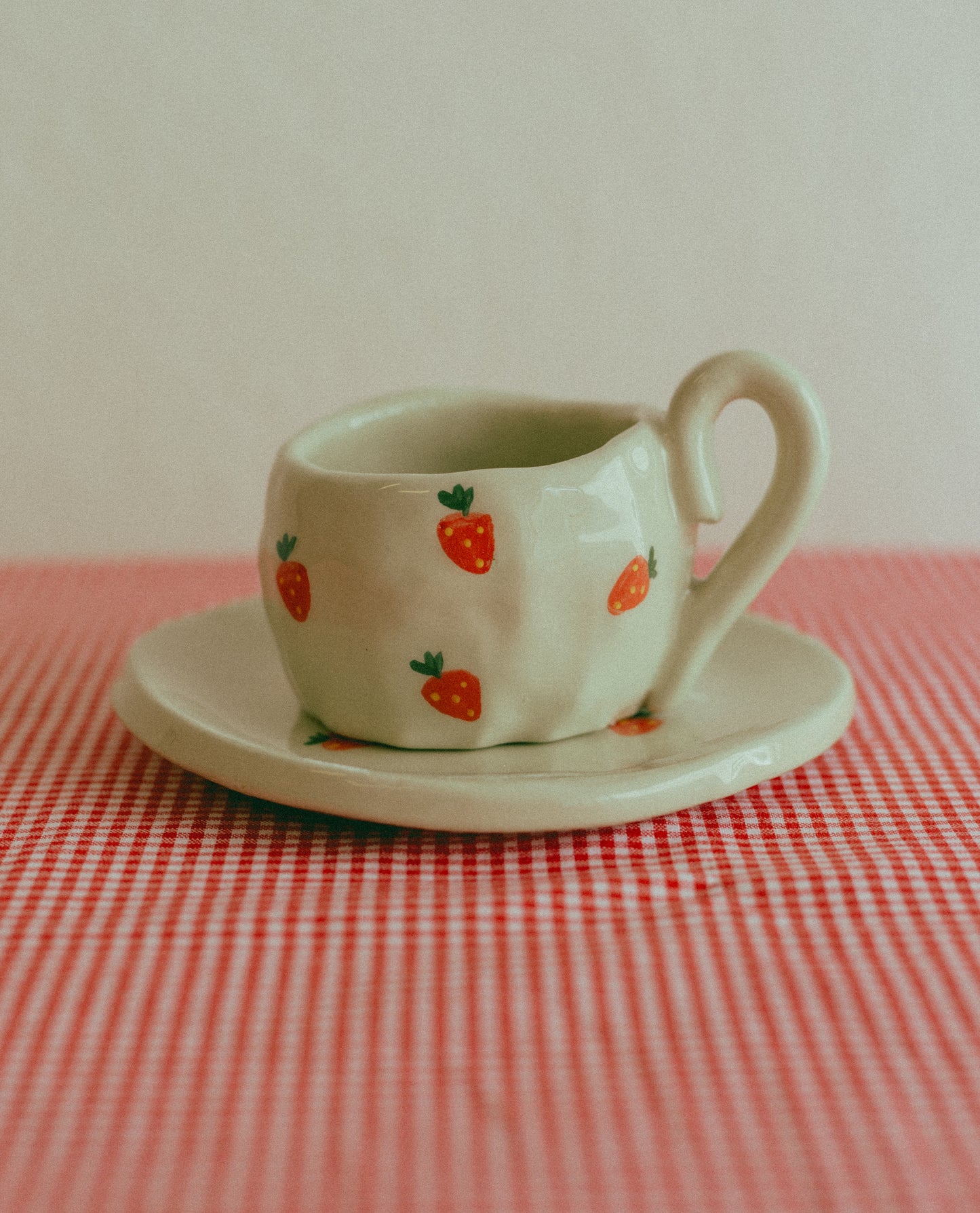 Ceramic coffee cup with matching saucer [FRAGOLE - VERDE]