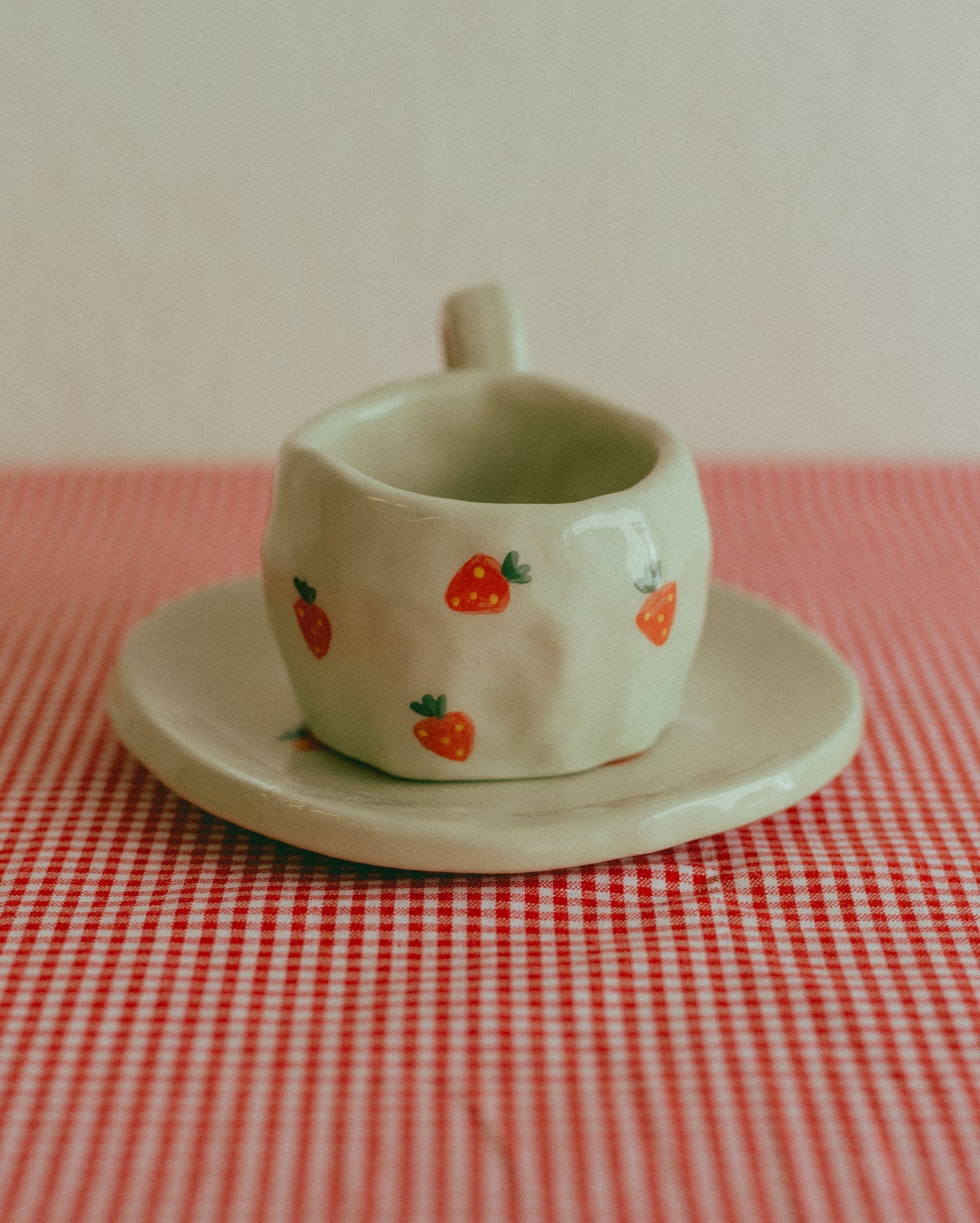 Ceramic coffee cup with matching saucer [FRAGOLE - VERDE]