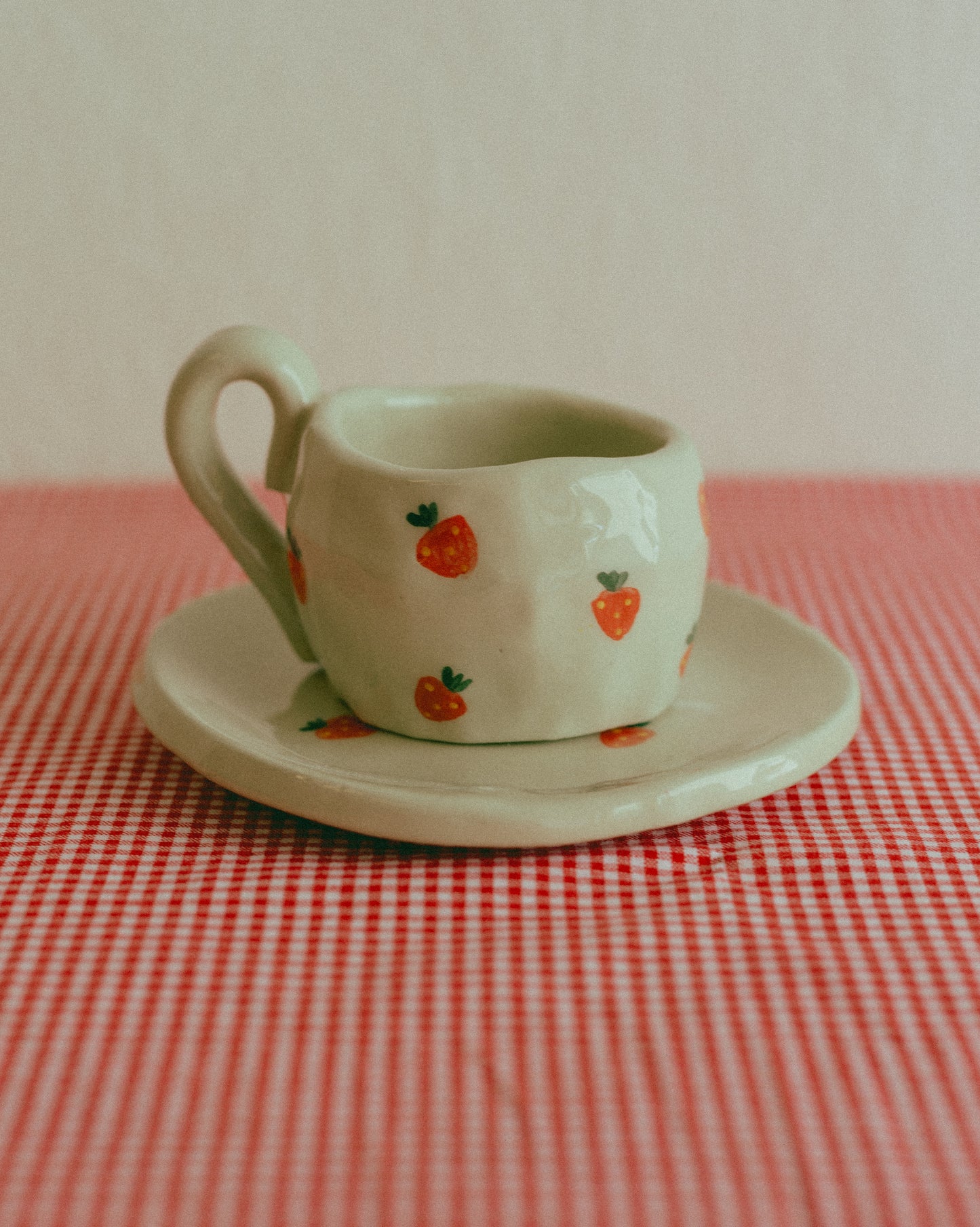 Ceramic coffee cup with matching saucer [FRAGOLE - VERDE]